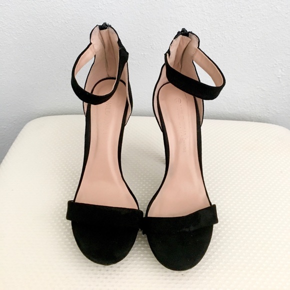 Heels: aprox. 5 in - Picture 4 of 4